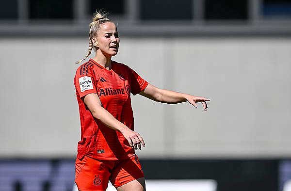Giulia Gwinn for FemaleSports.in