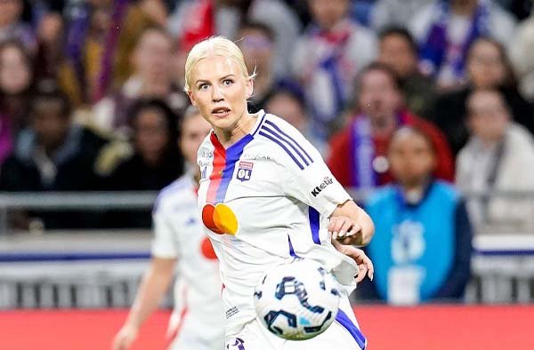 Sofie Svava for FemaleSport.in