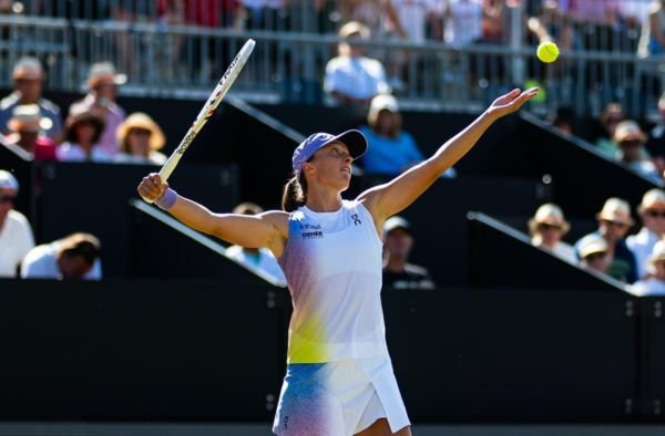 Swiatek and Paolini March Into Bad Homburg Quarters as Osaka Faces Early Exit