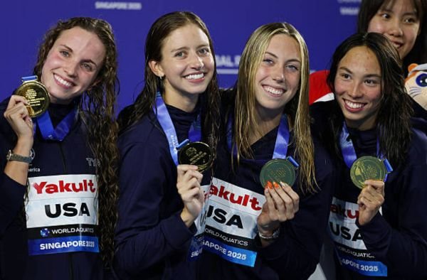 U.S. Women's Medley Relay Sets World Record to Win Gold at Worlds
